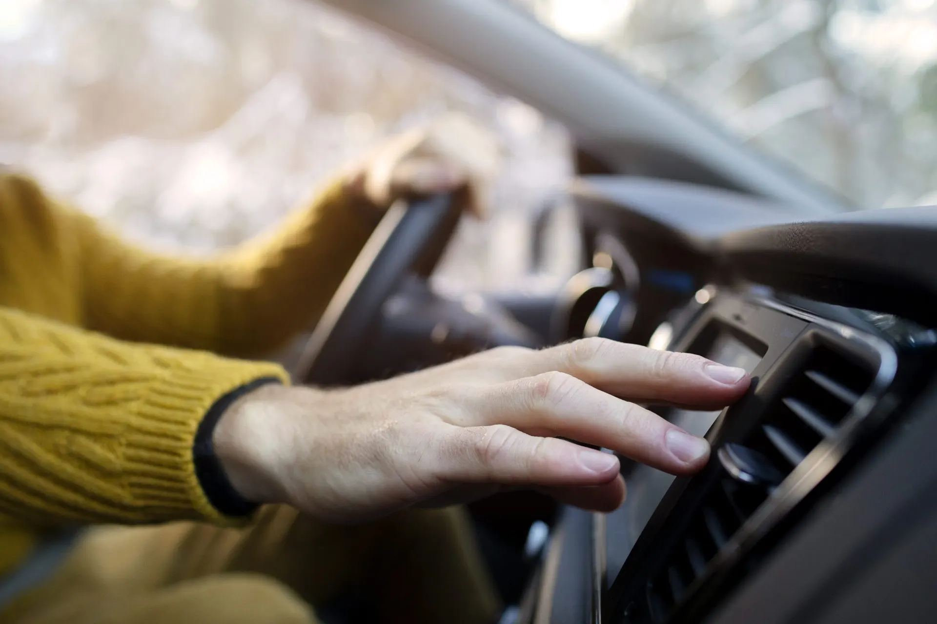 ¿Qué significan los humos y olores extraños en tu coche?
